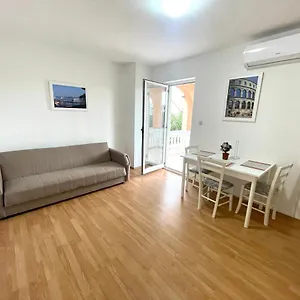 Julie Apartman